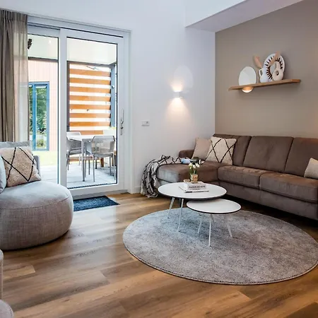 度假居 Spacious In Voorhuizen With Terrace *