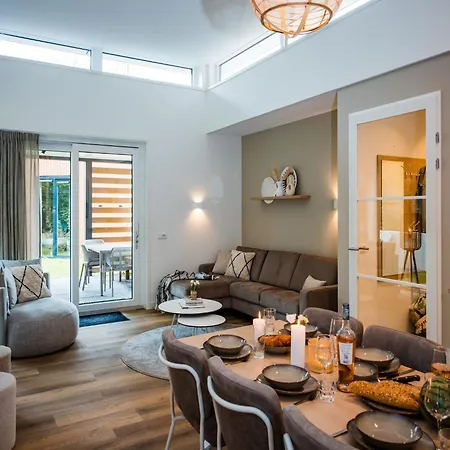 別荘 Spacious In Voorhuizen With Terrace