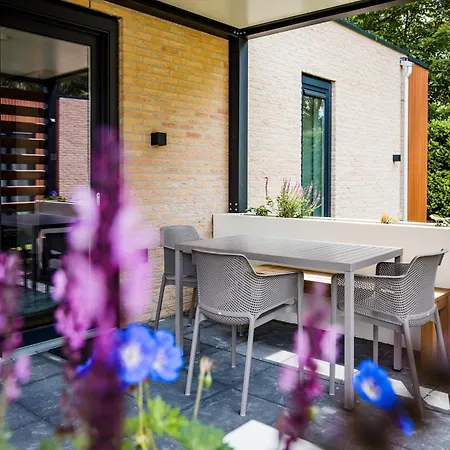 別荘 Spacious In Voorhuizen With Terrace *