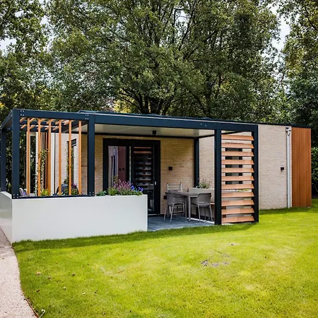 別荘 Spacious In Voorhuizen With Terrace *